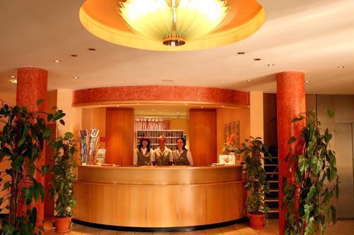 Altstadt Hotel Zur Post Штральзунд Экстерьер фото