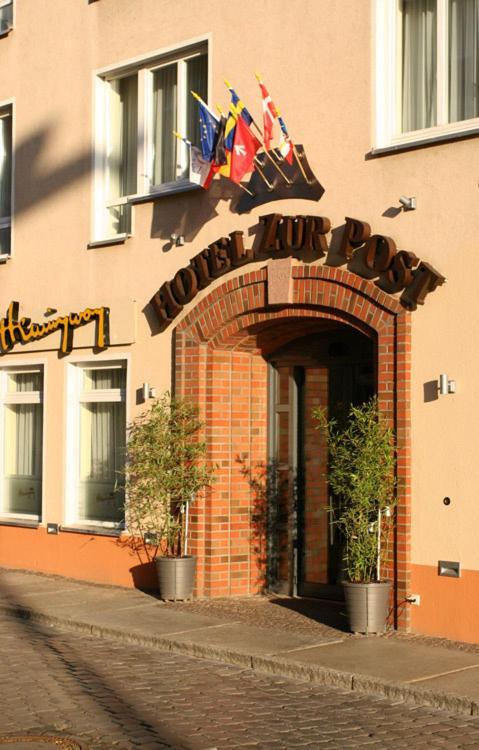Altstadt Hotel Zur Post Штральзунд Экстерьер фото